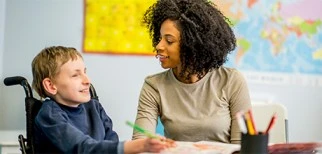 Teacher providing support to a child, highlighting the impact of the Individualized Education Plan (IEP) on personalized learning.